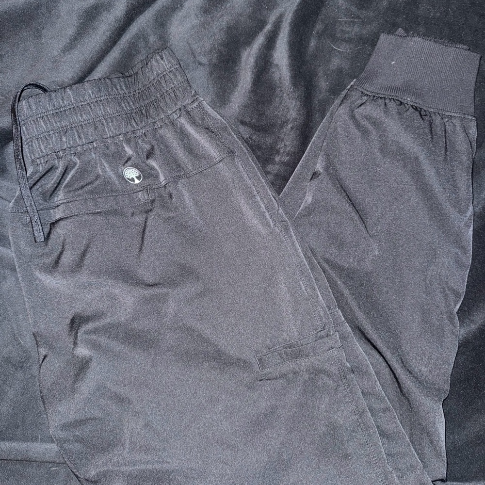 HH works by healing hands black jogger scrub bottoms